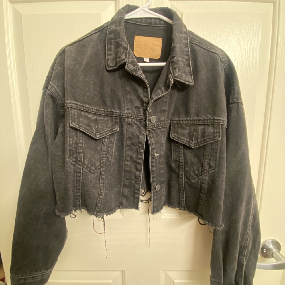 Stylish Black Cropped Denim Jacket